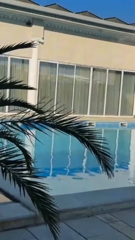 Piscina exterioară a Hotelului Elite