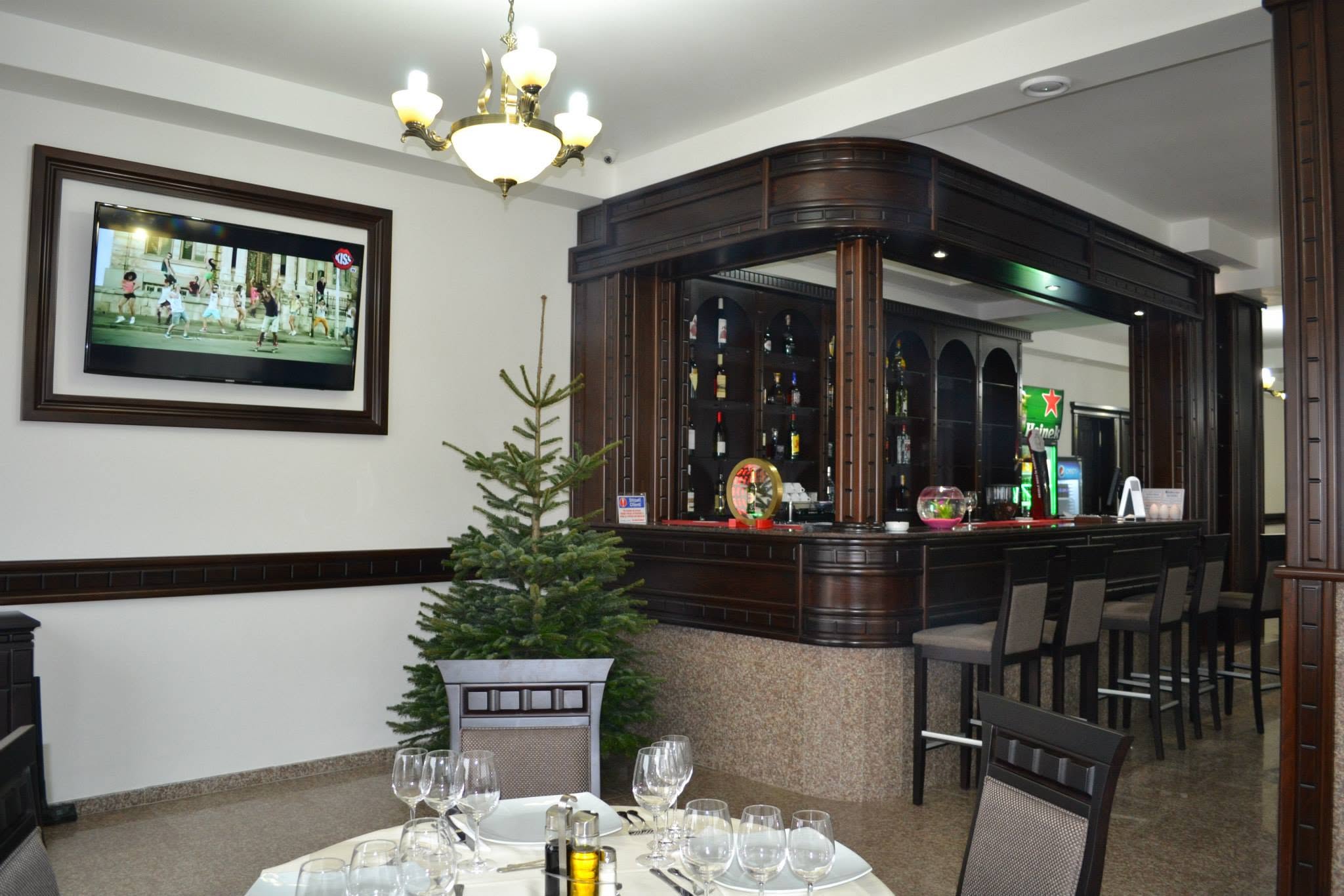 Zona de servire și bar