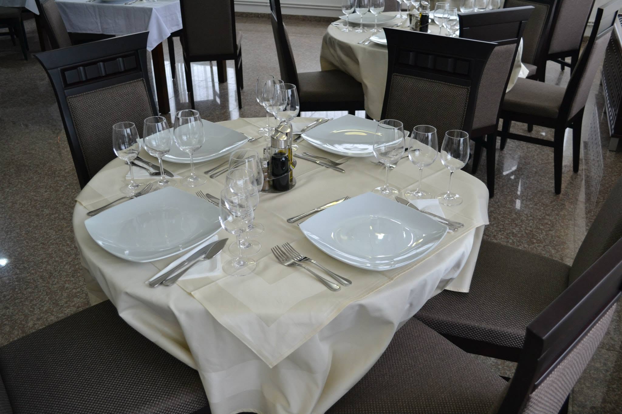 Masă pregătită în restaurant